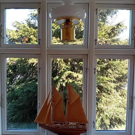 Apartment Bed And Boat